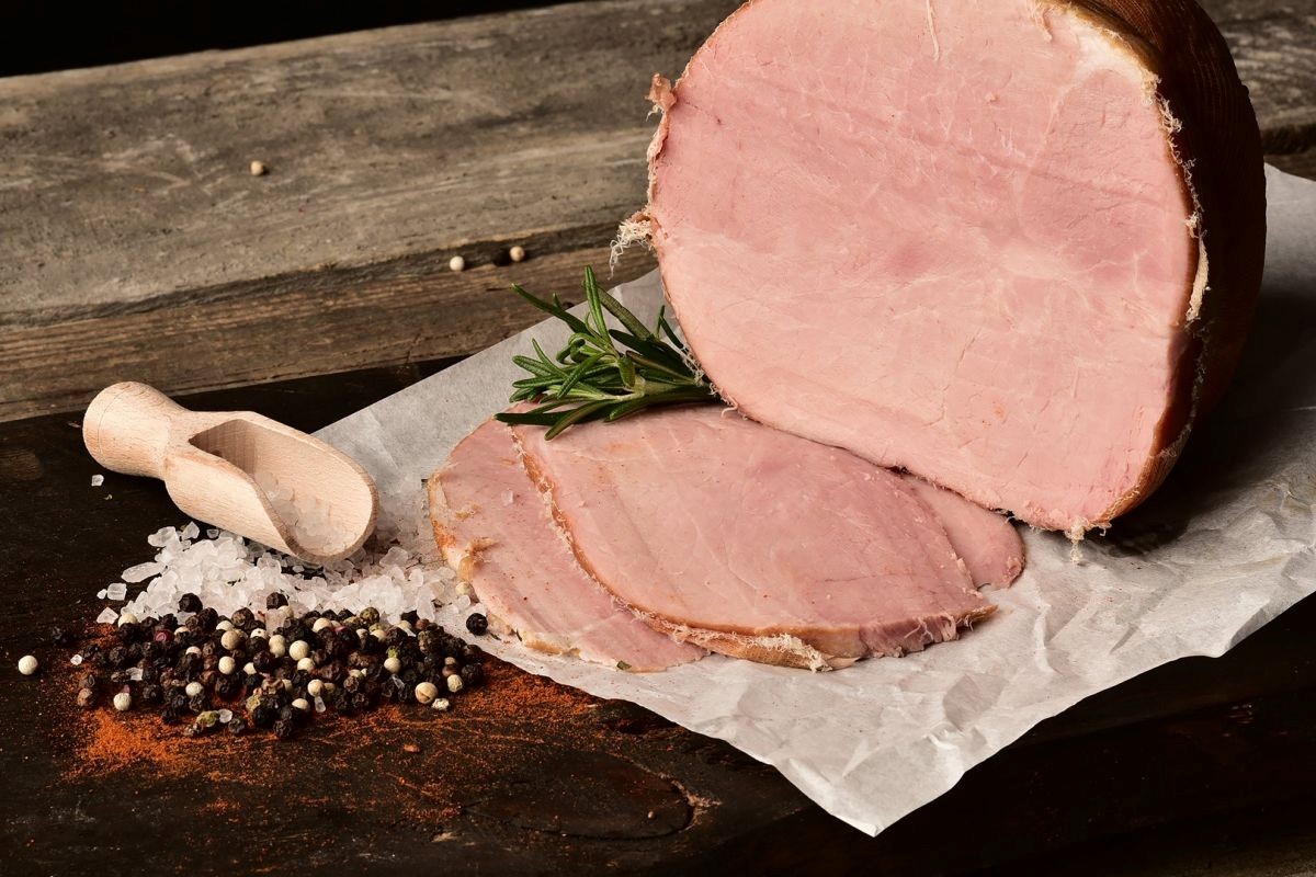 Из какого мяса делается ветчина: особенности производства и выбора